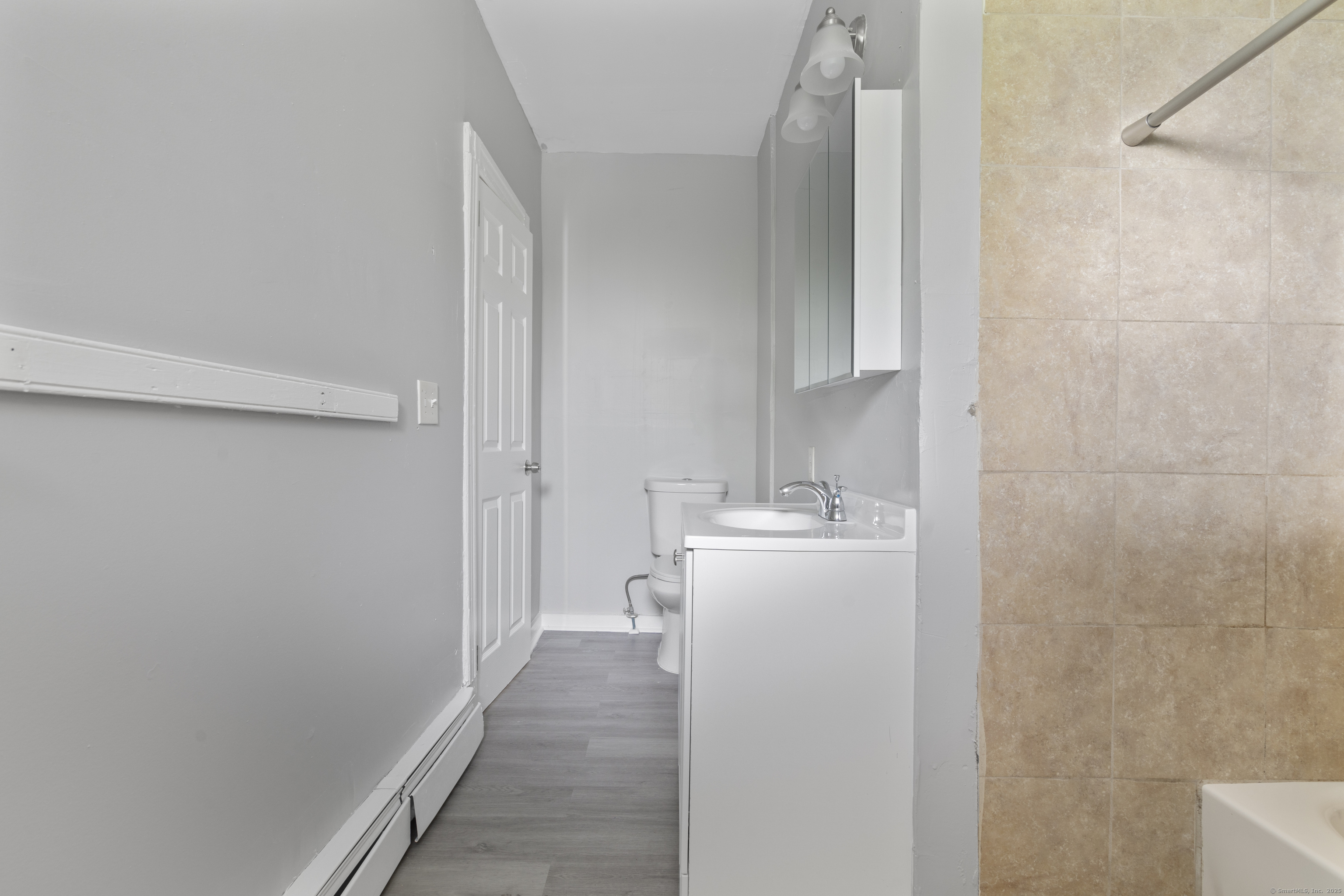 Hartford, Connecticut 06112, United States, 3 Bedrooms Bedrooms, ,1 BathroomBathrooms,Residential,Active,231402