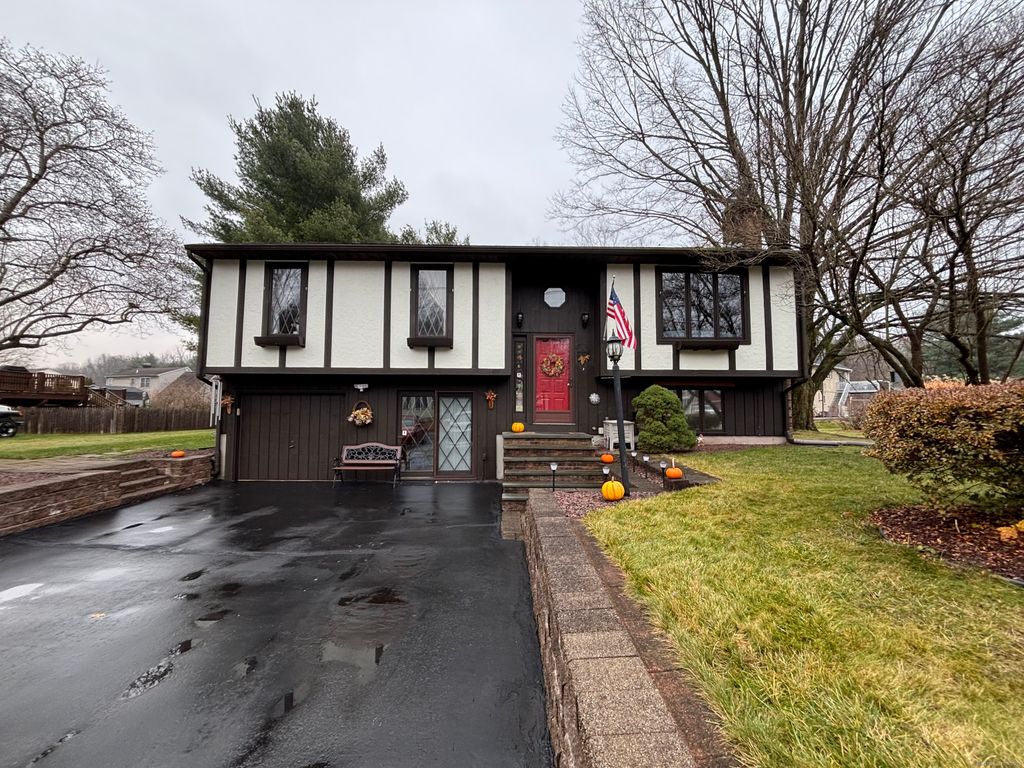 Photo of 419 Gracey Avenue, Meriden, CT 06451 (MLS # 24141913)