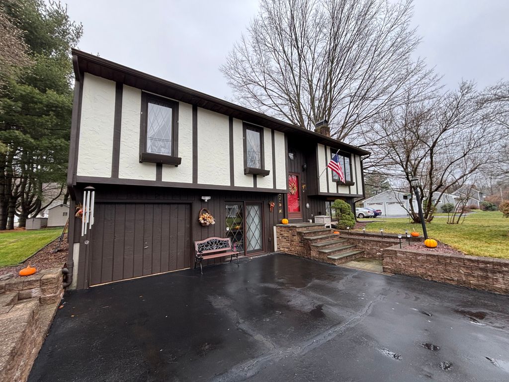 Photo of 419 Gracey Avenue, Meriden, CT 06451 (MLS # 24141913)