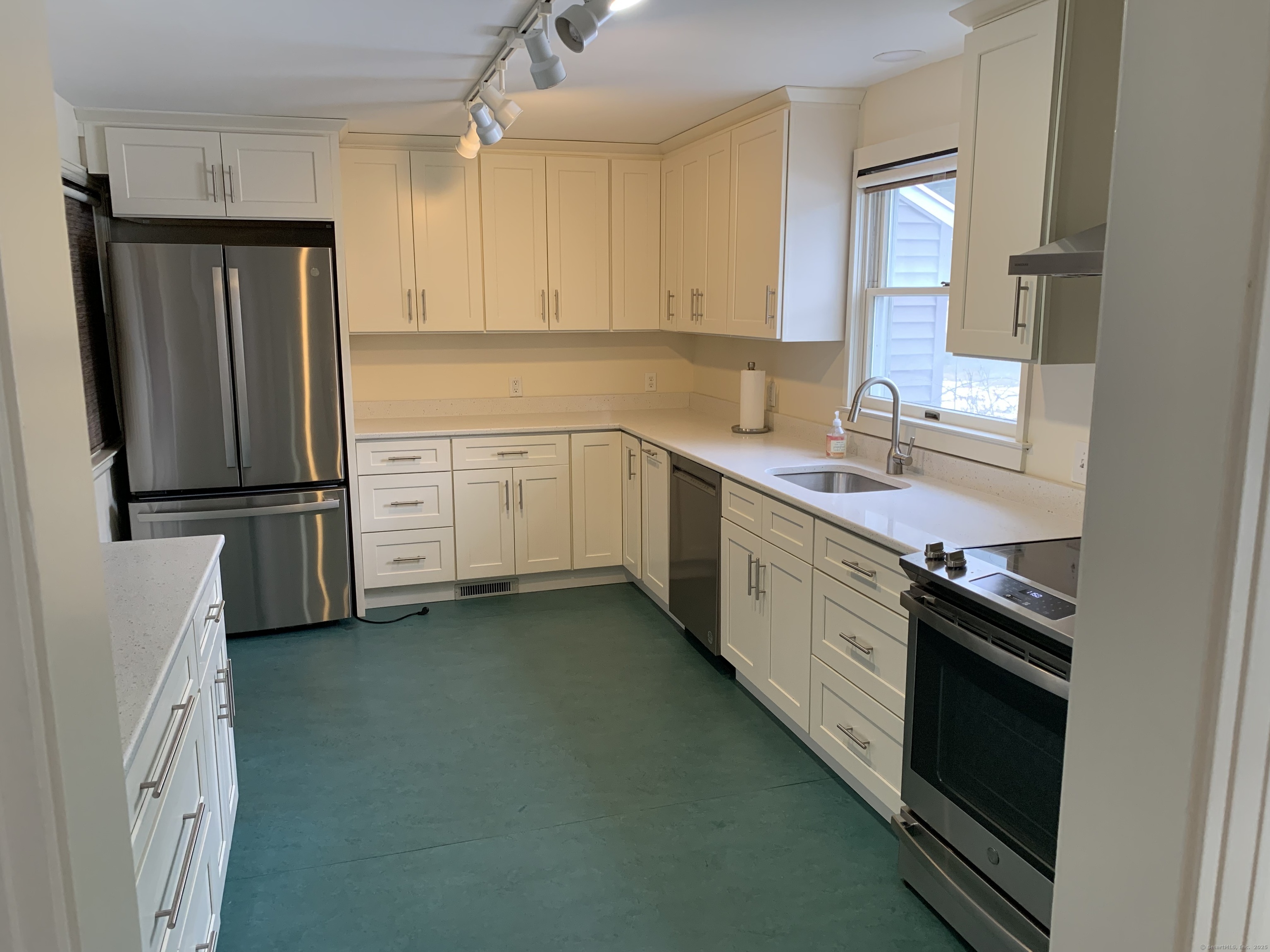 1057 Orange Center Road, Orange, Connecticut image 5