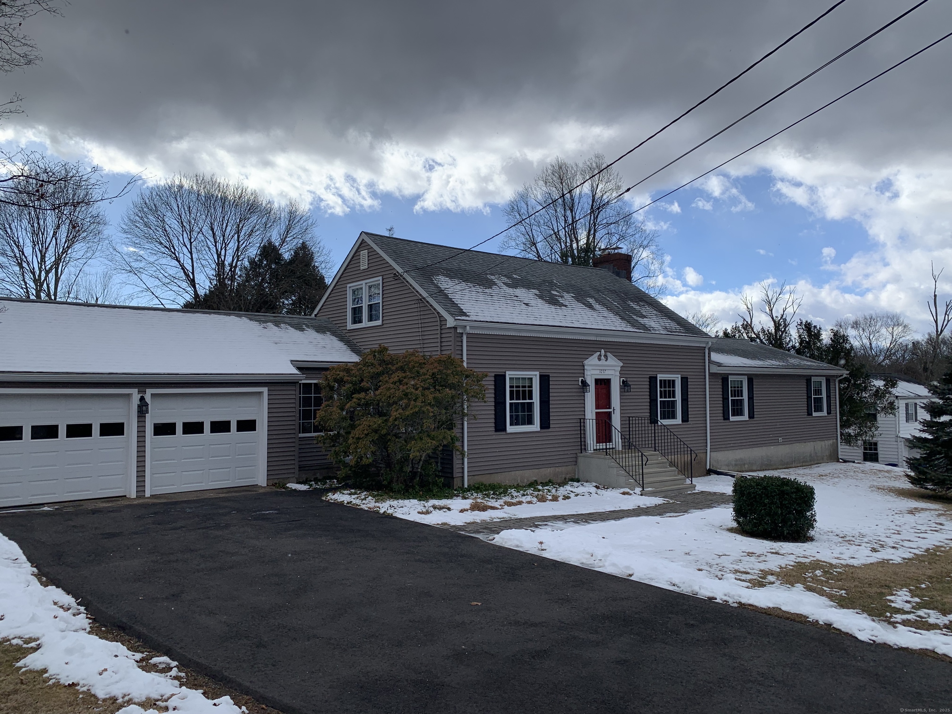 Orange Center Road, Orange, Connecticut - 4 Bedrooms  
3 Bathrooms  
9 Rooms - 