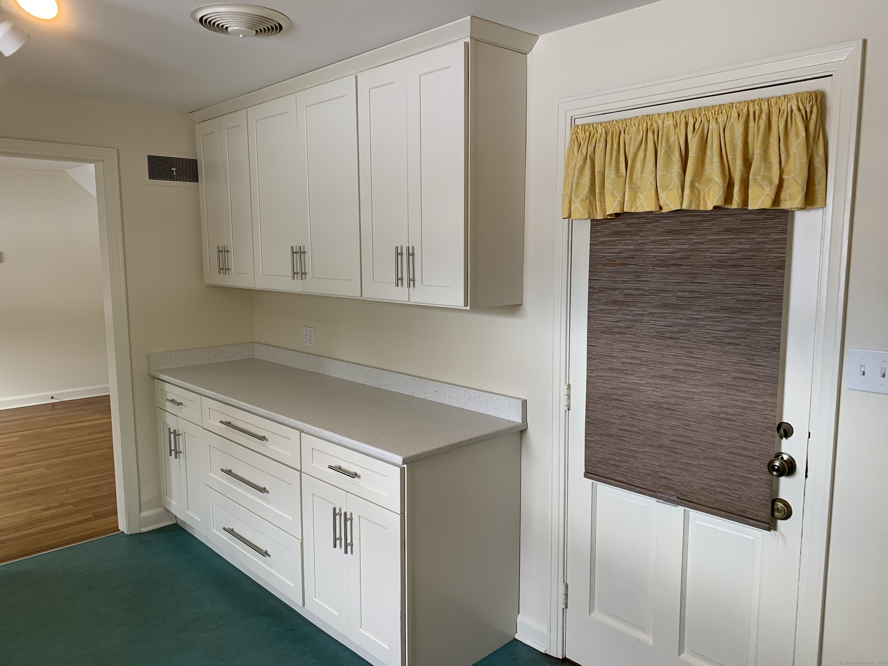1057 Orange Center Road, Orange, Connecticut image 8