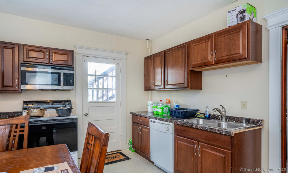 Middletown, Connecticut 06457, United States, 1 Bedroom Bedrooms, ,1 BathroomBathrooms,Residential,Active,82661