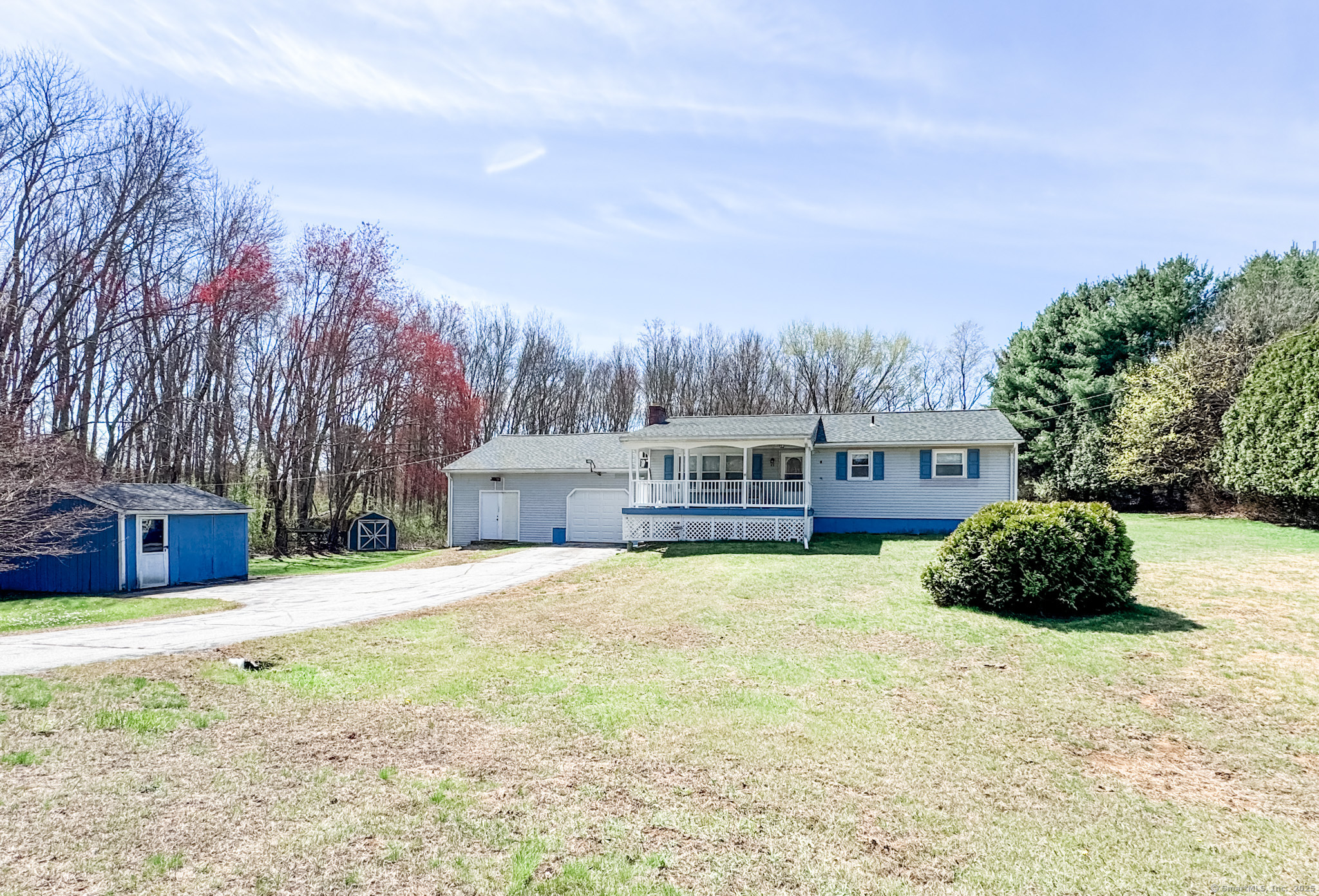 Douglas Drive, Plainfield, Connecticut - 2 Bedrooms  
1 Bathrooms  
6 Rooms - 