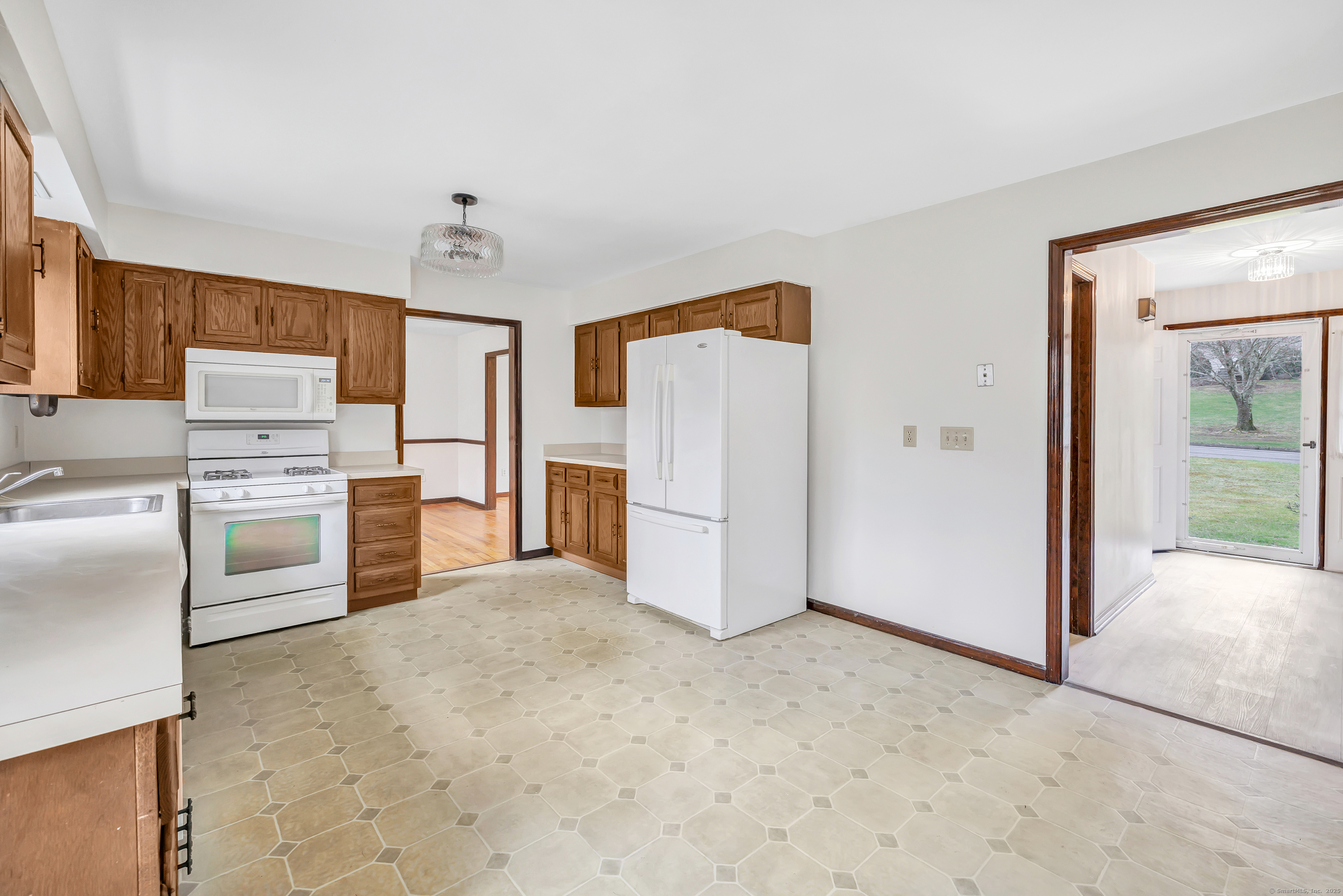 6 Lagana Lane, Shelton, Connecticut image 18
