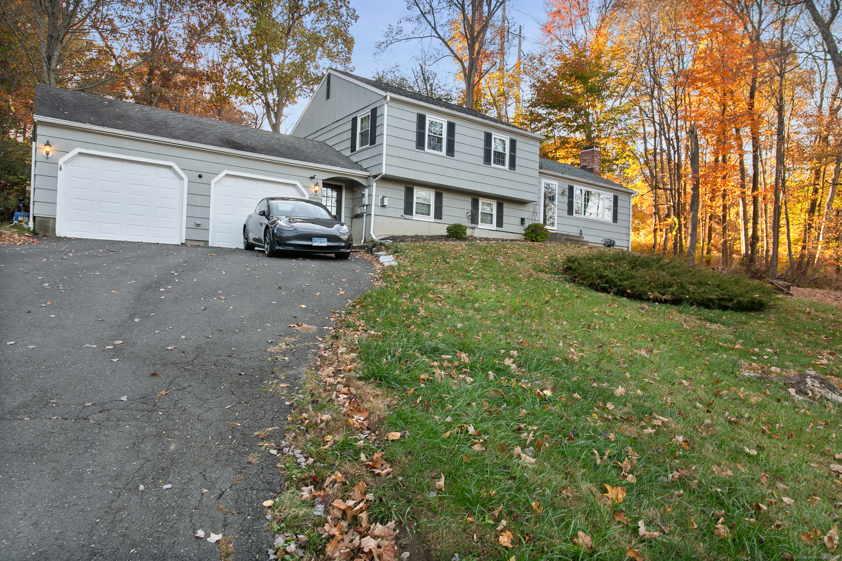 Property for Sale at Chimney Drive, Bethel, Connecticut - Bedrooms: 3 
Bathrooms: 3 
Rooms: 7  - $559,000