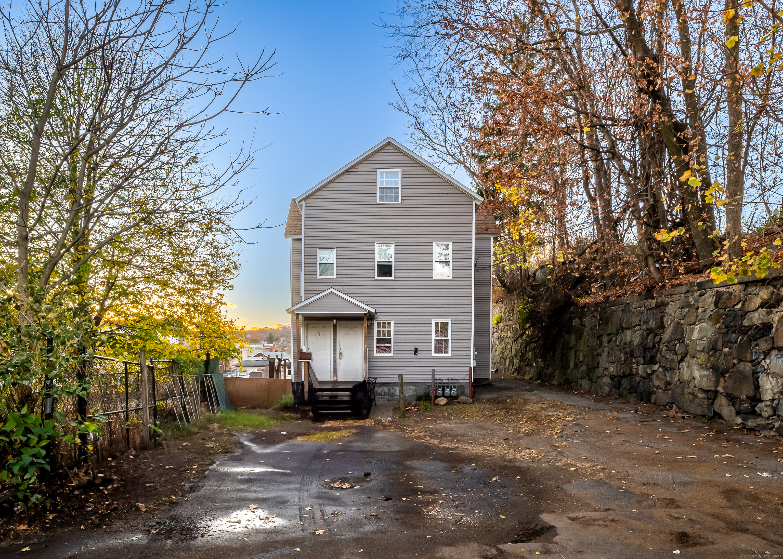 Property for Sale at Grove Court, Waterbury, Connecticut - Bedrooms: 9 
Bathrooms: 5 
Rooms: 23  - $450,000