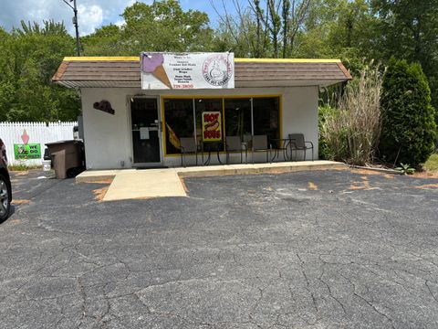 Photo of 217 Boston Post Road, East Lyme, CT 06333 (MLS # 24142190)