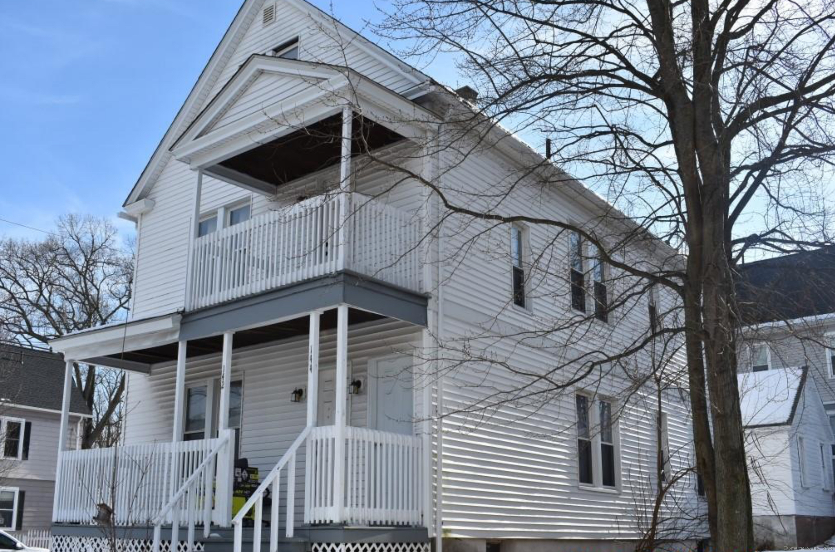 142 W Center Street, Manchester, Connecticut - 2 Bedrooms  
1 Bathrooms  
5 Rooms - 