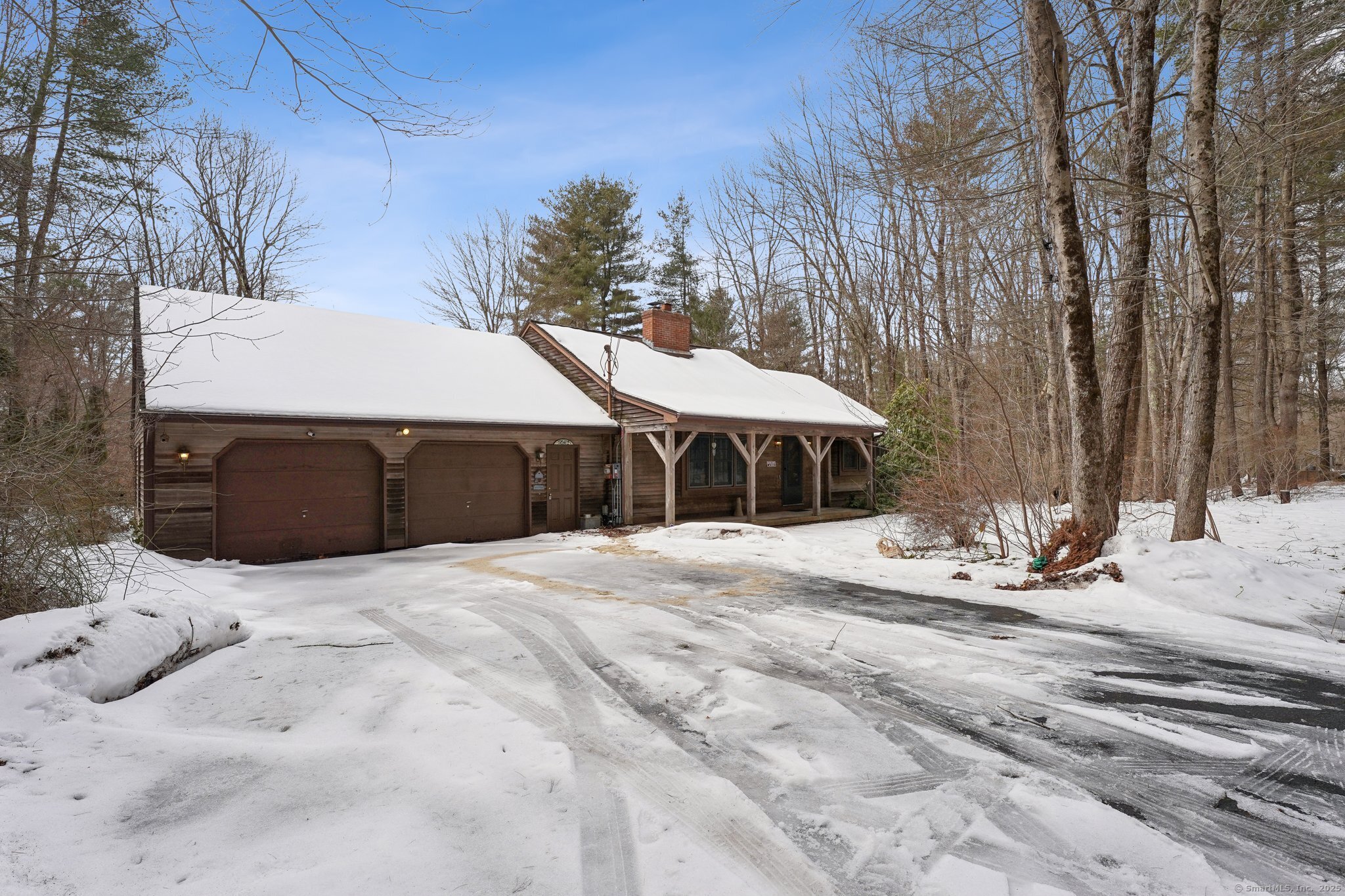 Buff Cap Road, Tolland, Connecticut - 2 Bedrooms  
2 Bathrooms  
6 Rooms - 