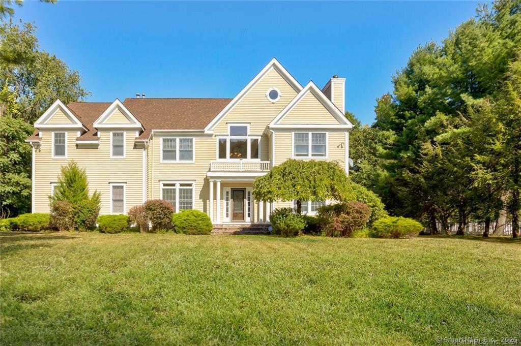 20 Broad Brook Lane, Stamford, Connecticut - 4 Bedrooms  
5 Bathrooms  
12 Rooms - 