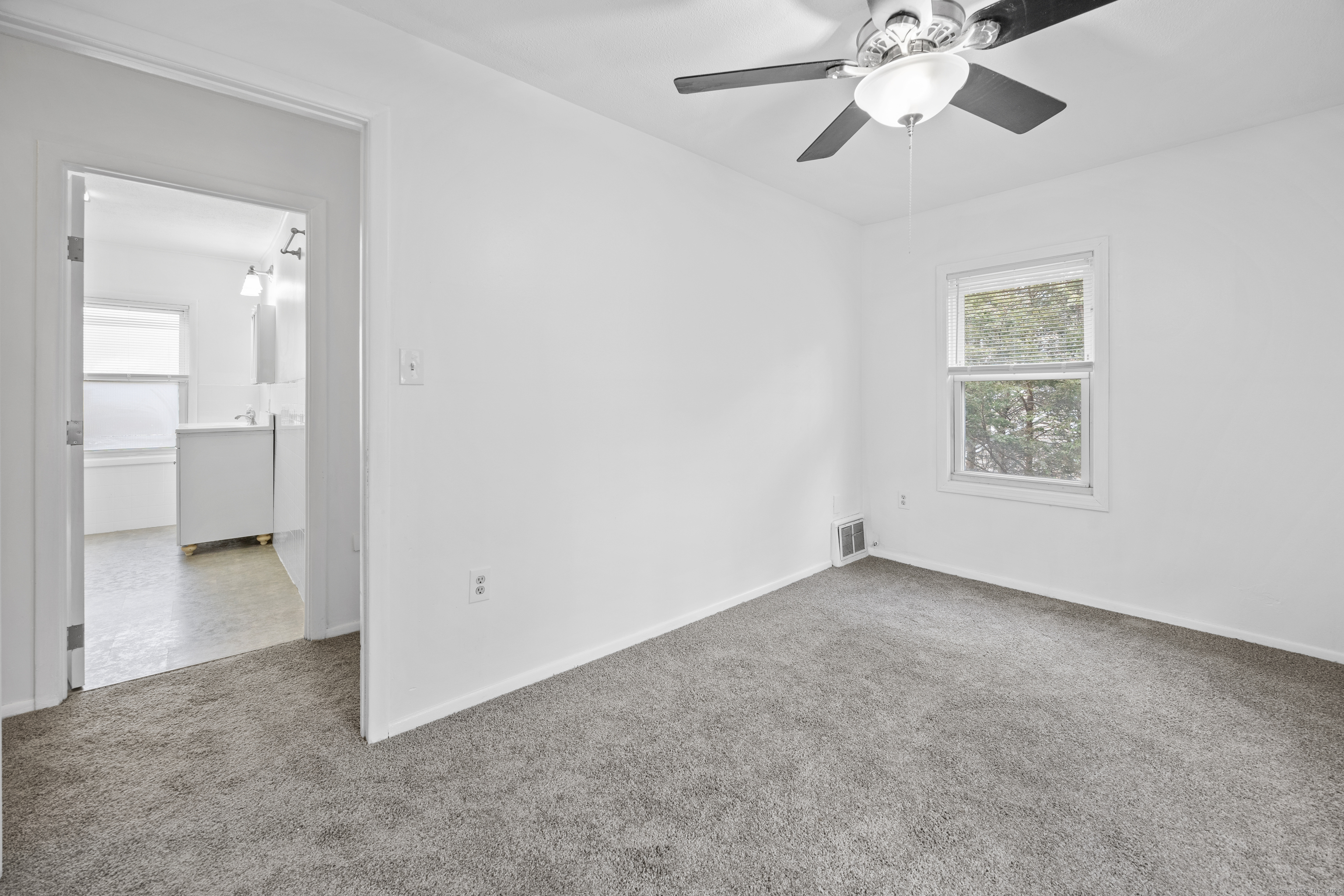 135 New Hanover Avenue, Meriden, Connecticut image 13