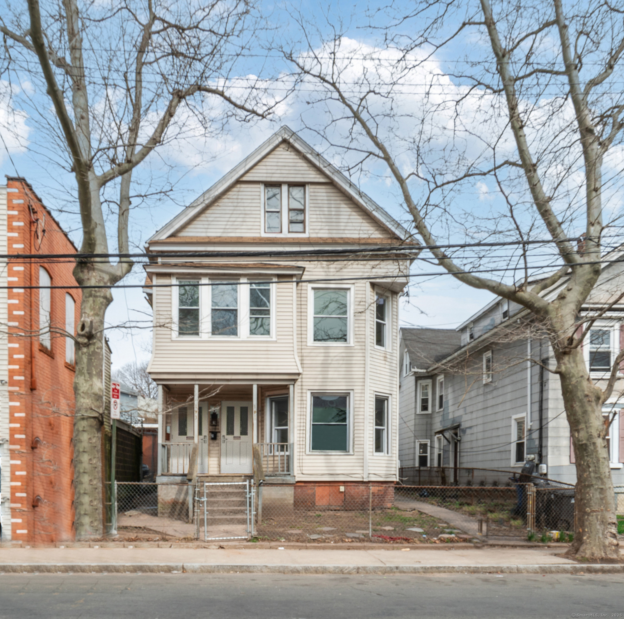 Property for Sale at Ferry Street, New Haven, Connecticut - Bedrooms: 6 
Bathrooms: 3 
Rooms: 14  - $450,000