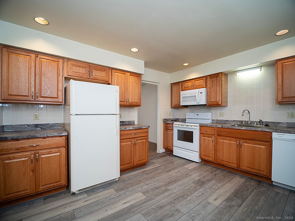 Photo of 3989 Park Avenue #3989, Fairfield, CT 06825 (MLS # 24141902)