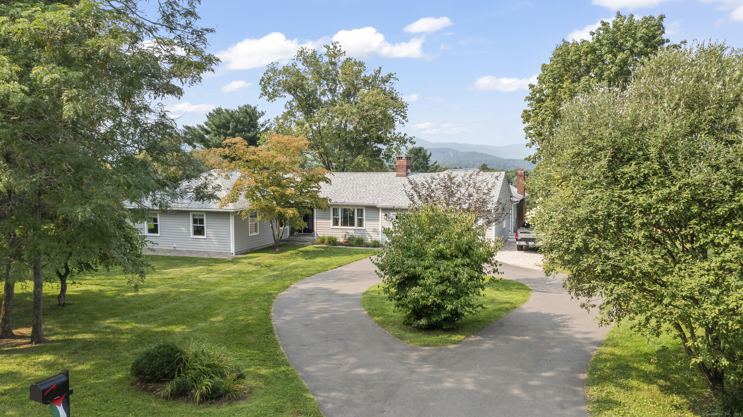 Red Bird Lane, Salisbury, Connecticut - 3 Bedrooms  
3 Bathrooms  
8 Rooms - 