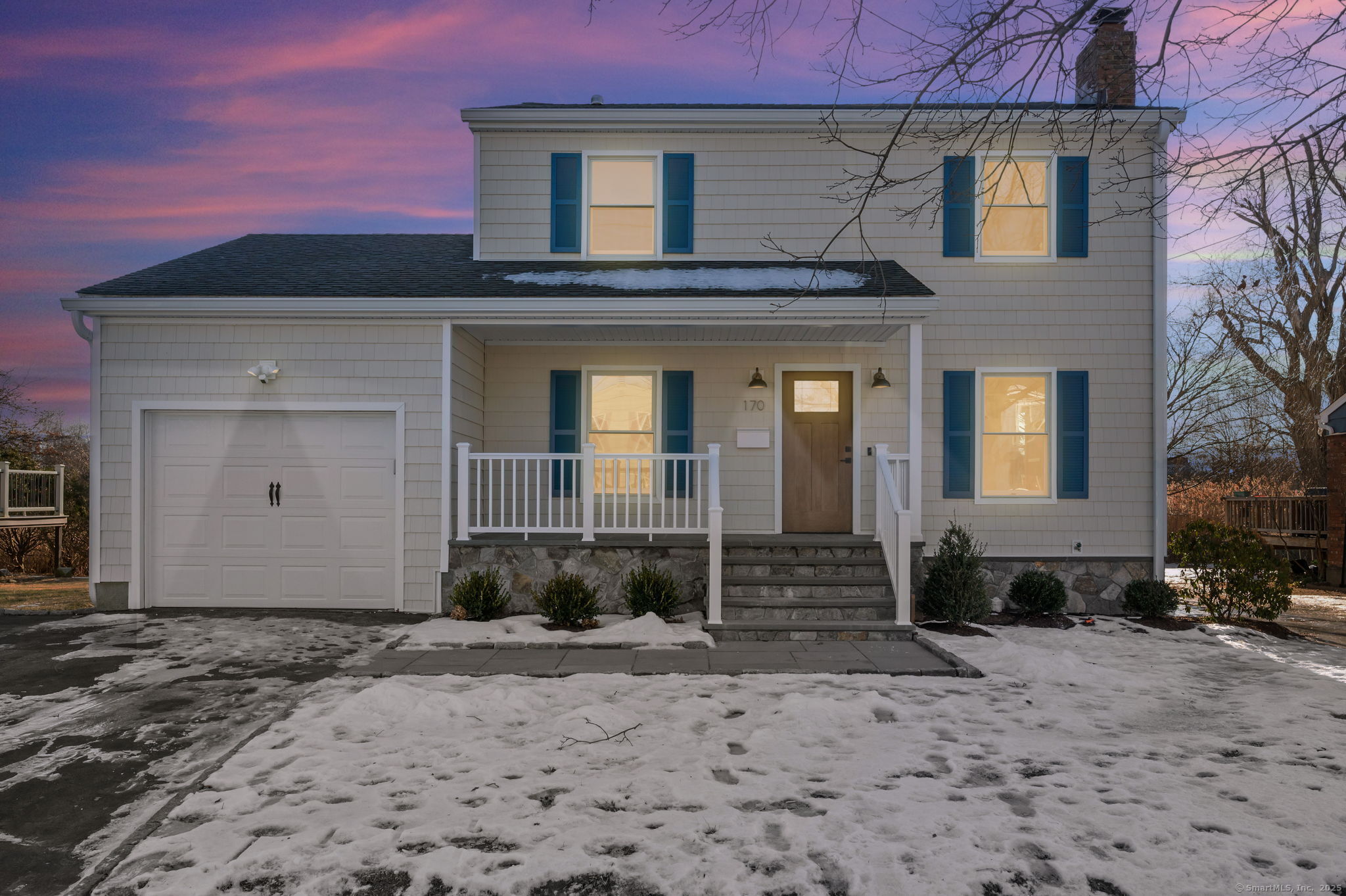 Longdean Road, Fairfield, Connecticut - 5 Bedrooms  
2 Bathrooms  
7 Rooms - 