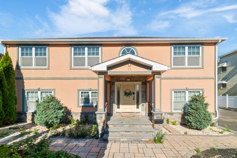 Photo of 16 Clairmont Avenue, Waterbury, CT 06708 (MLS # 24136099)