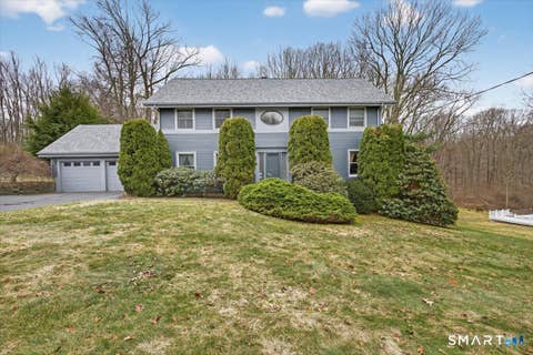 Homes For Sale - 15 Farm Brook Court<br/> Hamden, CT 06514