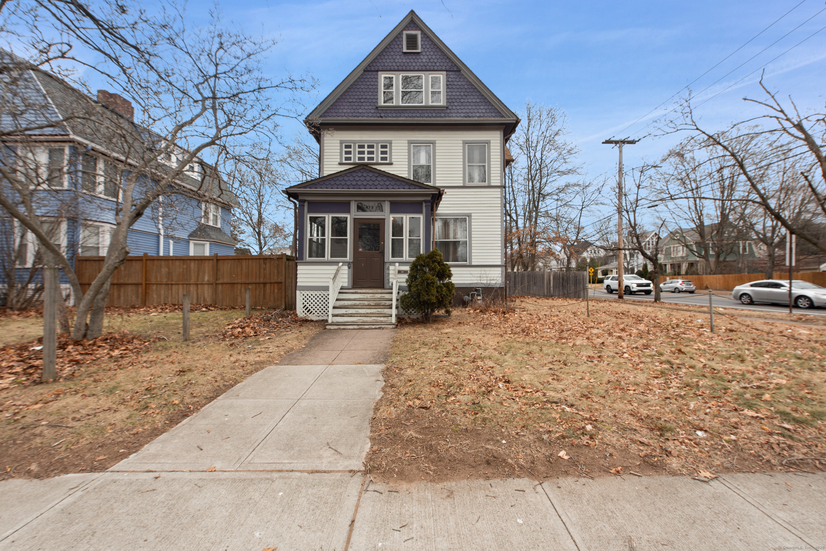 Edgewood Avenue, New Haven, Connecticut - 5 Bedrooms  
3 Bathrooms  
9 Rooms - 