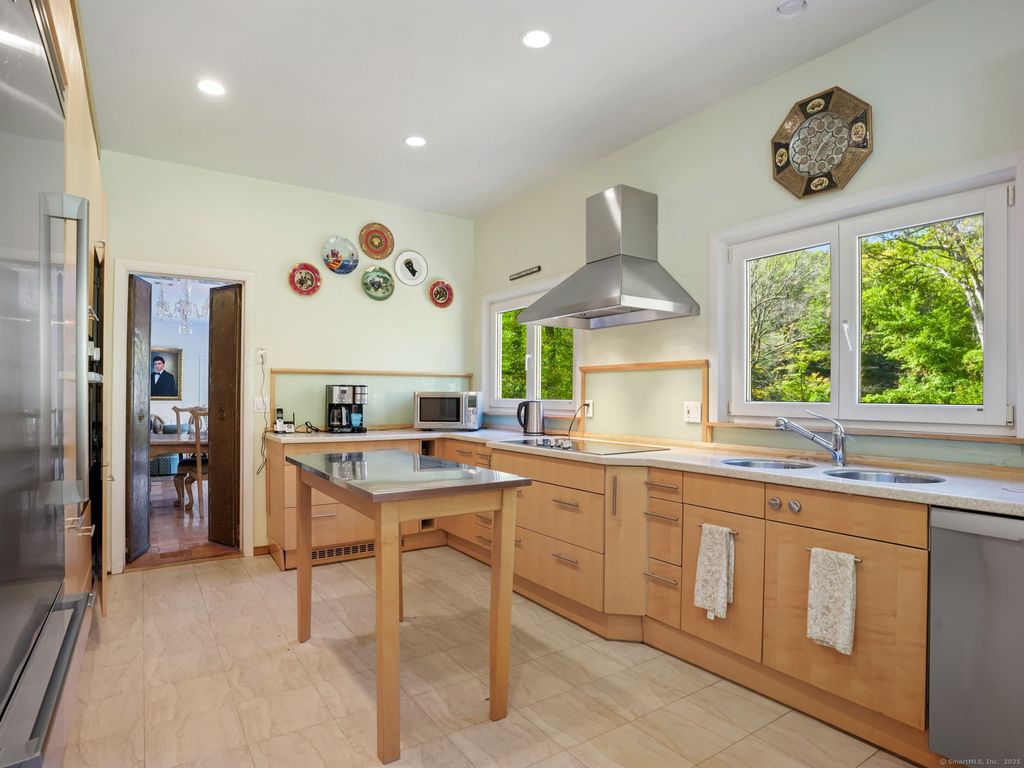 Photo of 27 Wellington Drive, Stamford, CT 06903 (MLS # 24133749)