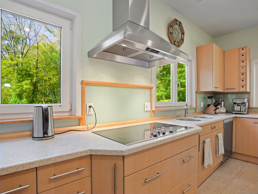 Photo of 27 Wellington Drive, Stamford, CT 06903 (MLS # 24133749)