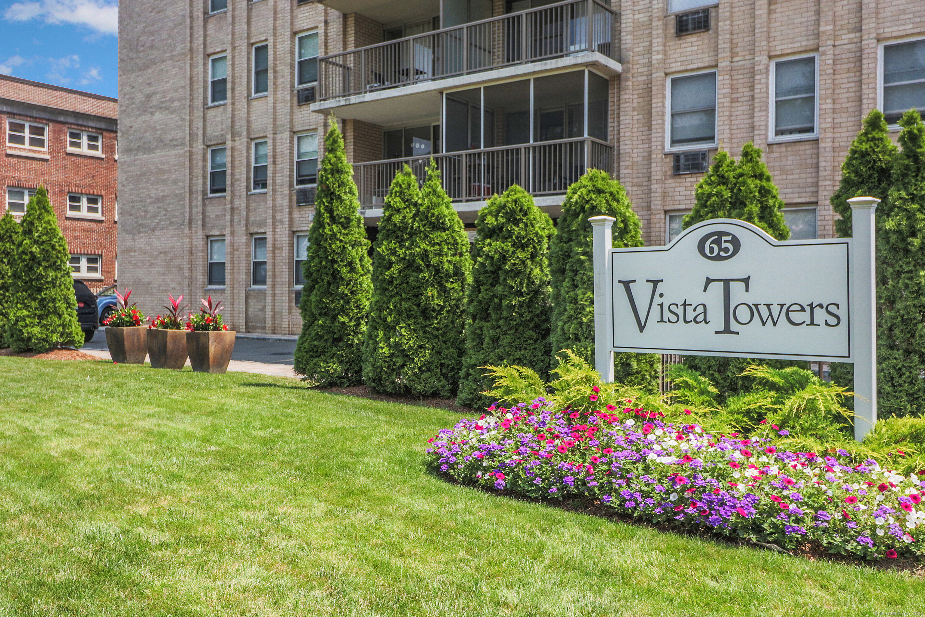 Rental Property at Glenbrook Road Apt 5E, Stamford, Connecticut - Bedrooms: 2 
Bathrooms: 2 
Rooms: 4  - $3,000 MO.