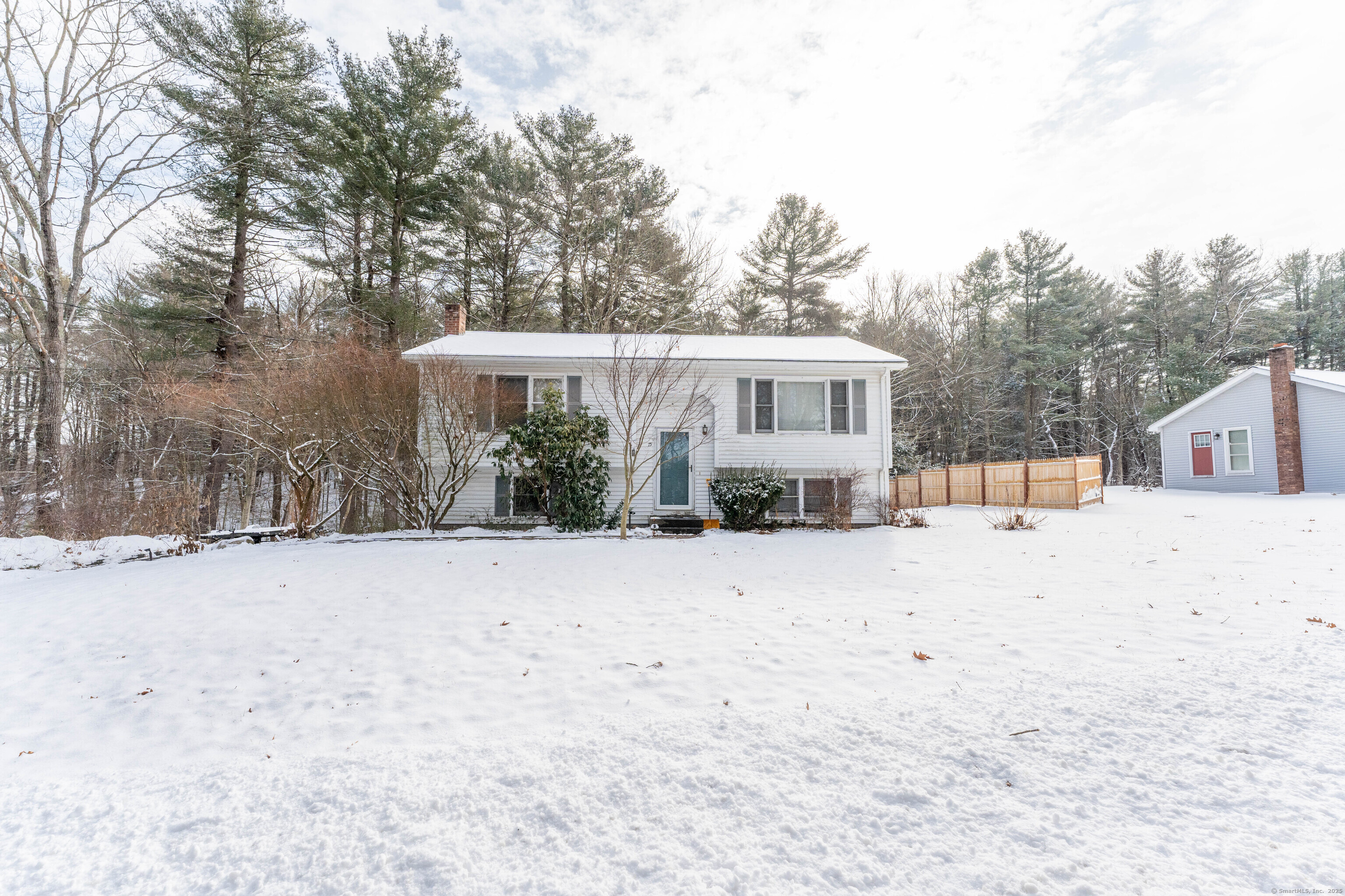 Tripp Road, Woodstock, Connecticut - 2 Bedrooms  
2 Bathrooms  
7 Rooms - 