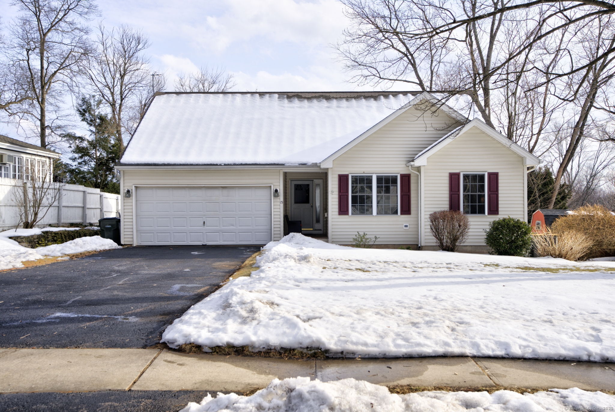 Coleman Road, Wethersfield, Connecticut - 3 Bedrooms  
2 Bathrooms  
5 Rooms - 