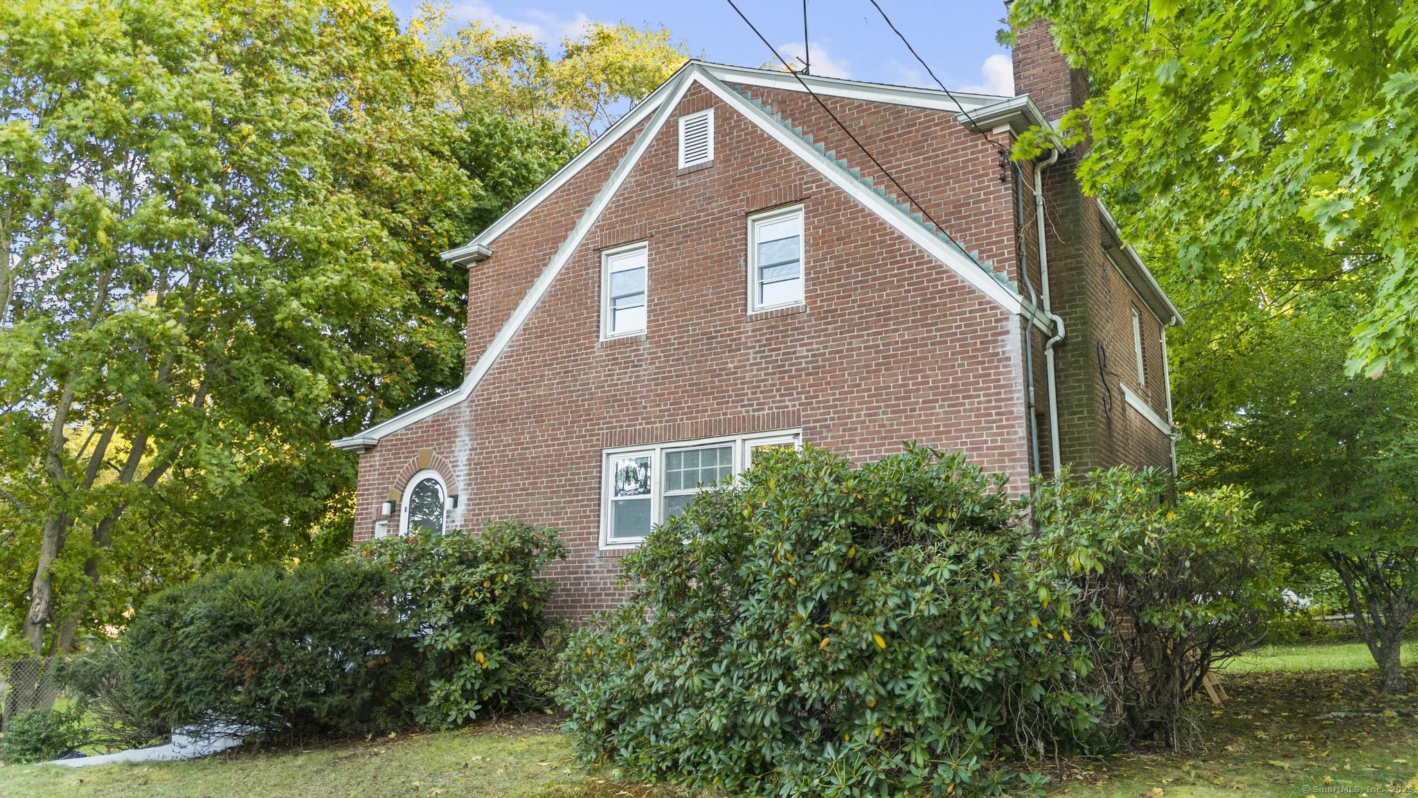 Property for Sale at Augur Street, Hamden, Connecticut - Bedrooms: 3 
Bathrooms: 2 
Rooms: 6  - $415,000