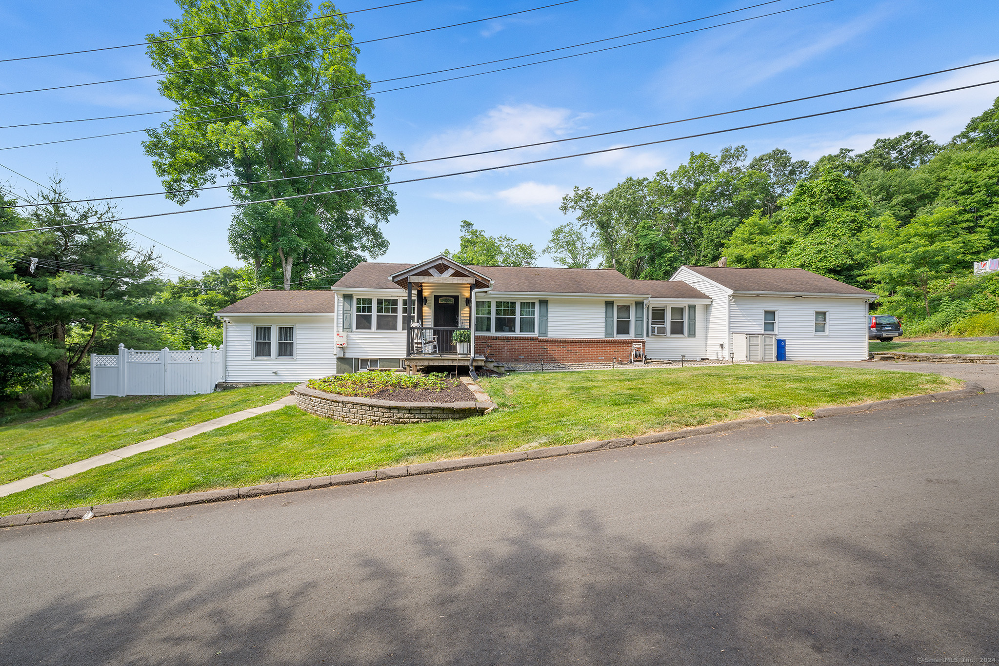 Property for Sale at 1 Patty Ann Terrace, Derby, Connecticut - Bedrooms: 3 
Bathrooms: 3 
Rooms: 9  - $470,000