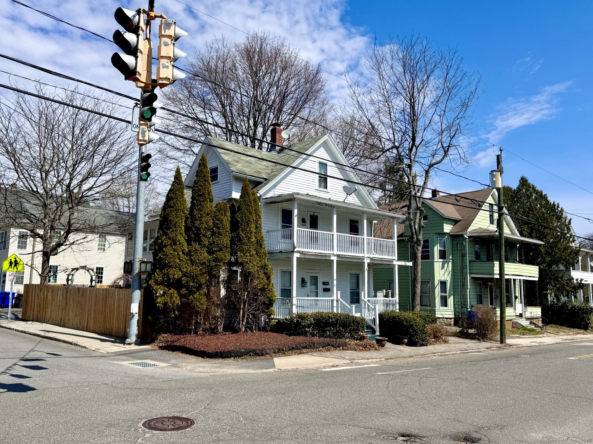 E Pearl Street 2, Torrington, Connecticut - 3 Bedrooms  
1 Bathrooms  
5 Rooms - 