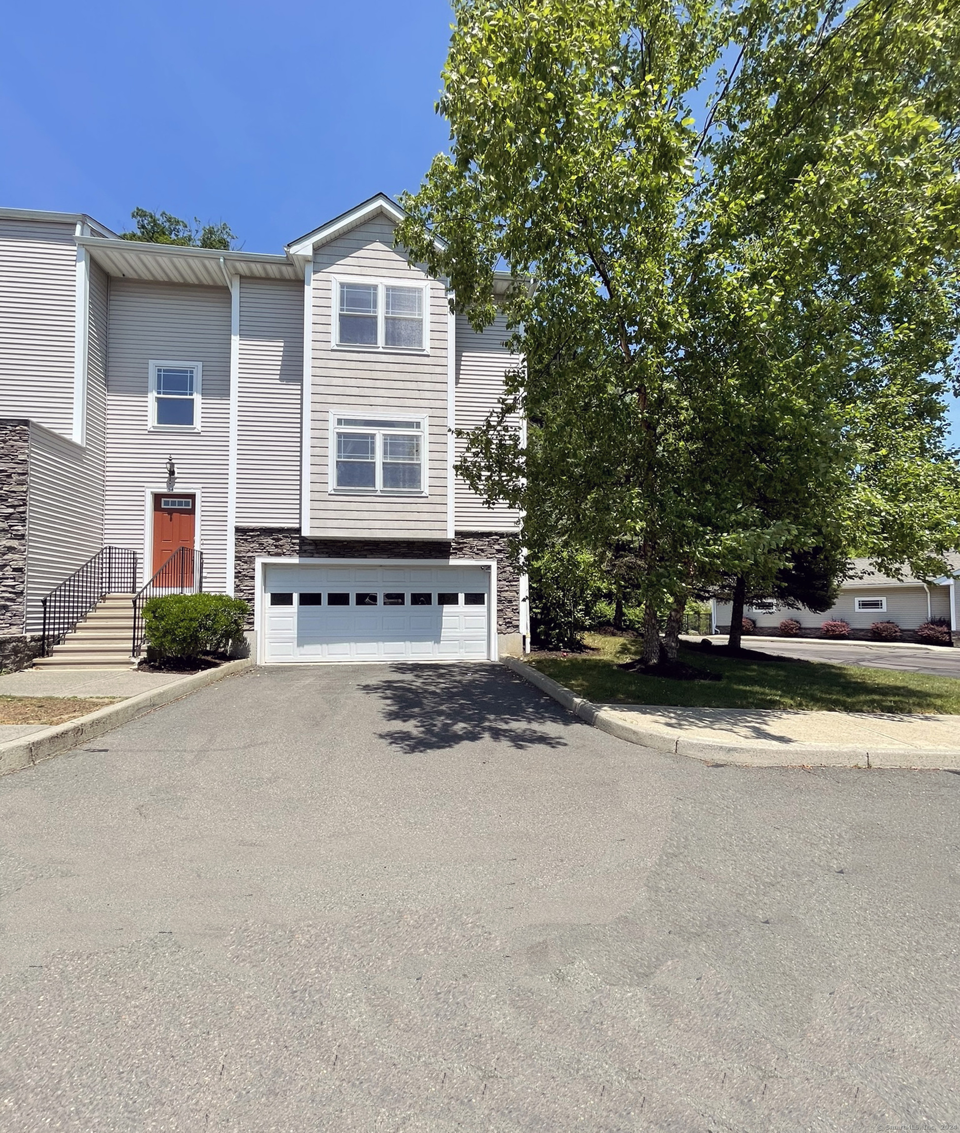 Property for Sale at 54 Stetson Place 54, Danbury, Connecticut - Bedrooms: 2 
Bathrooms: 3 
Rooms: 6  - $440,000