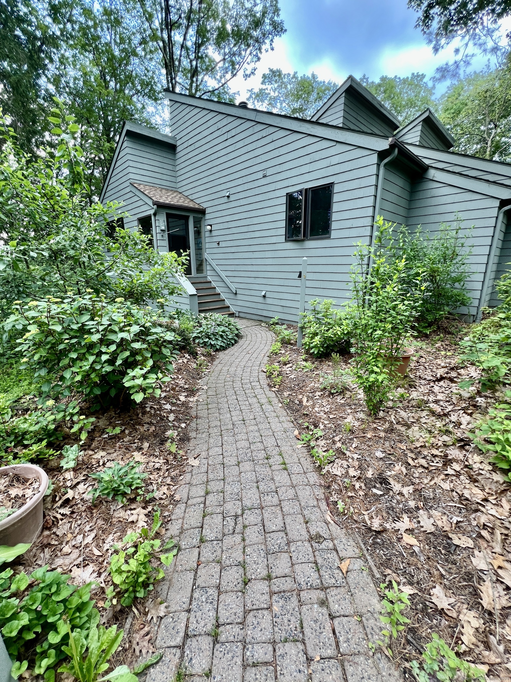 299 Cliffside Drive