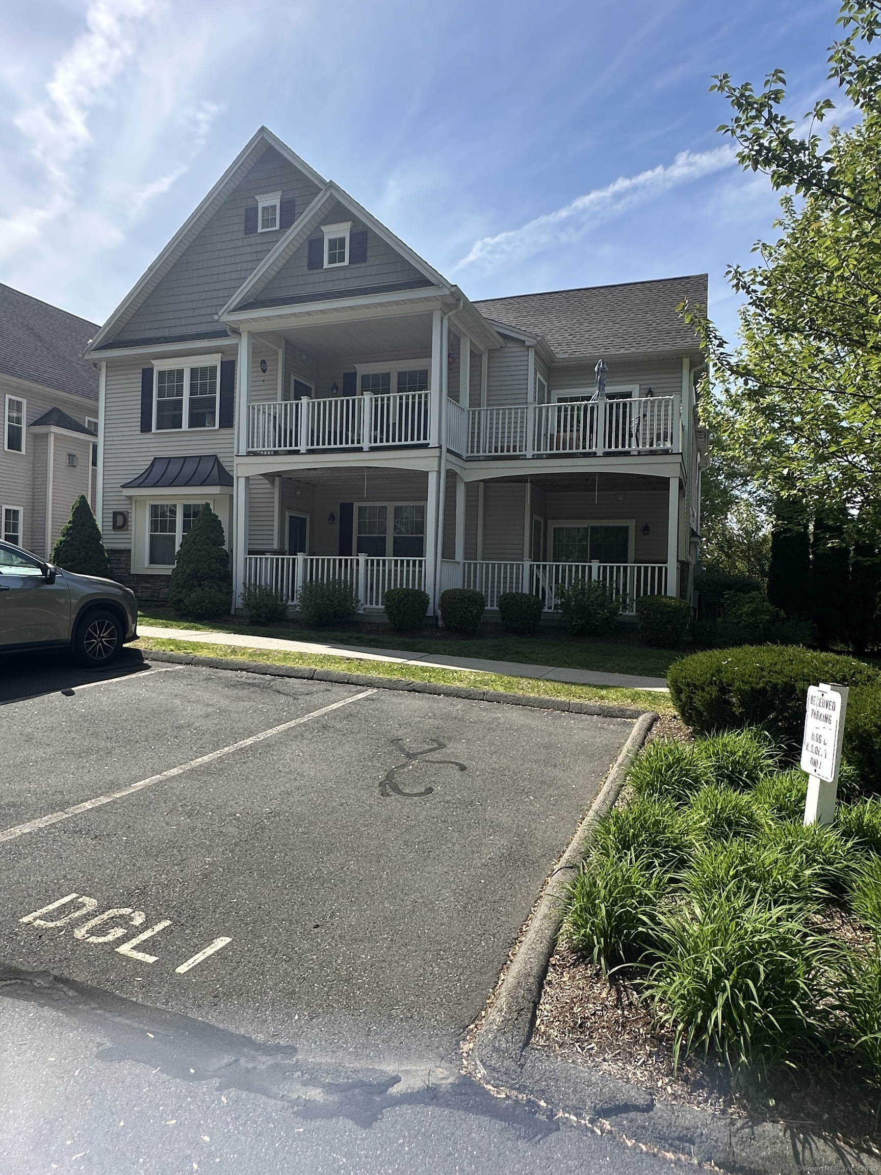 S Ridge Lane D201, Berlin, Connecticut - 2 Bedrooms  
2 Bathrooms  
5 Rooms - 