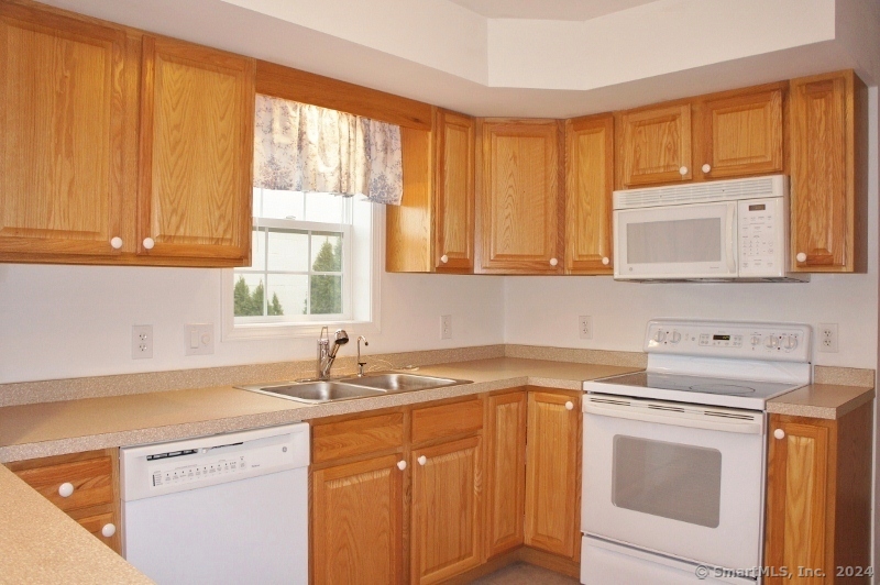 Rental Property at 61 Plattsville Avenue B1, Norwalk, Connecticut - Bedrooms: 2 
Bathrooms: 3 
Rooms: 5  - $2,895 MO.