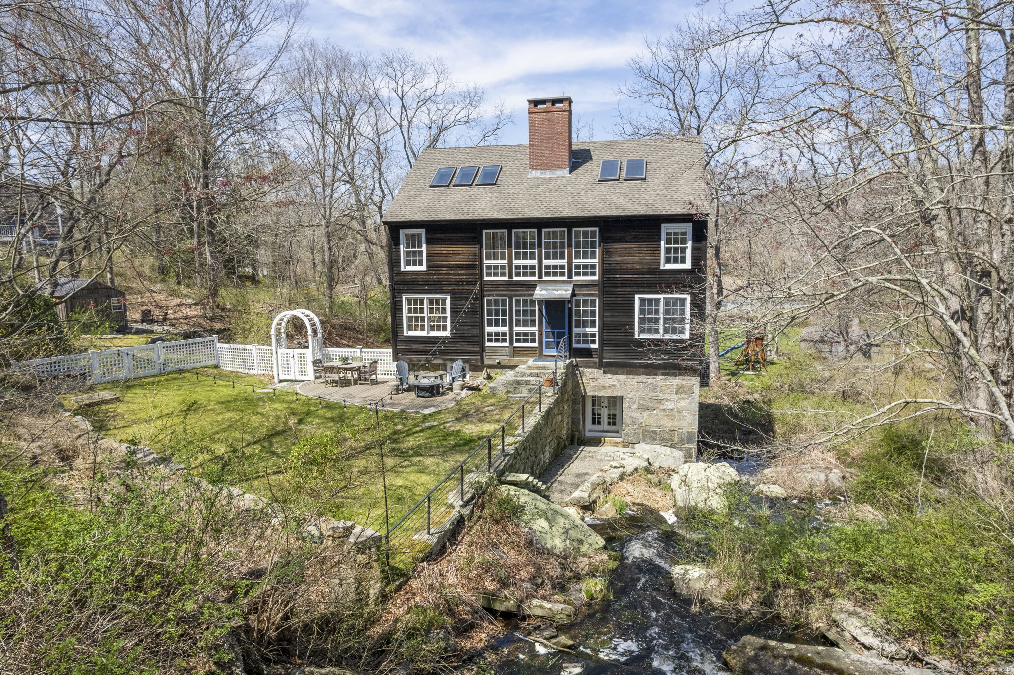 Birch Mill Road, Lyme, Connecticut - 3 Bedrooms  
3 Bathrooms  
6 Rooms - 