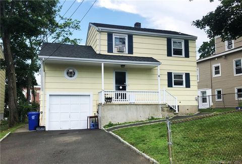Photo of 6 Hillside Place, Norwalk, CT 06854 (MLS # 24174630)