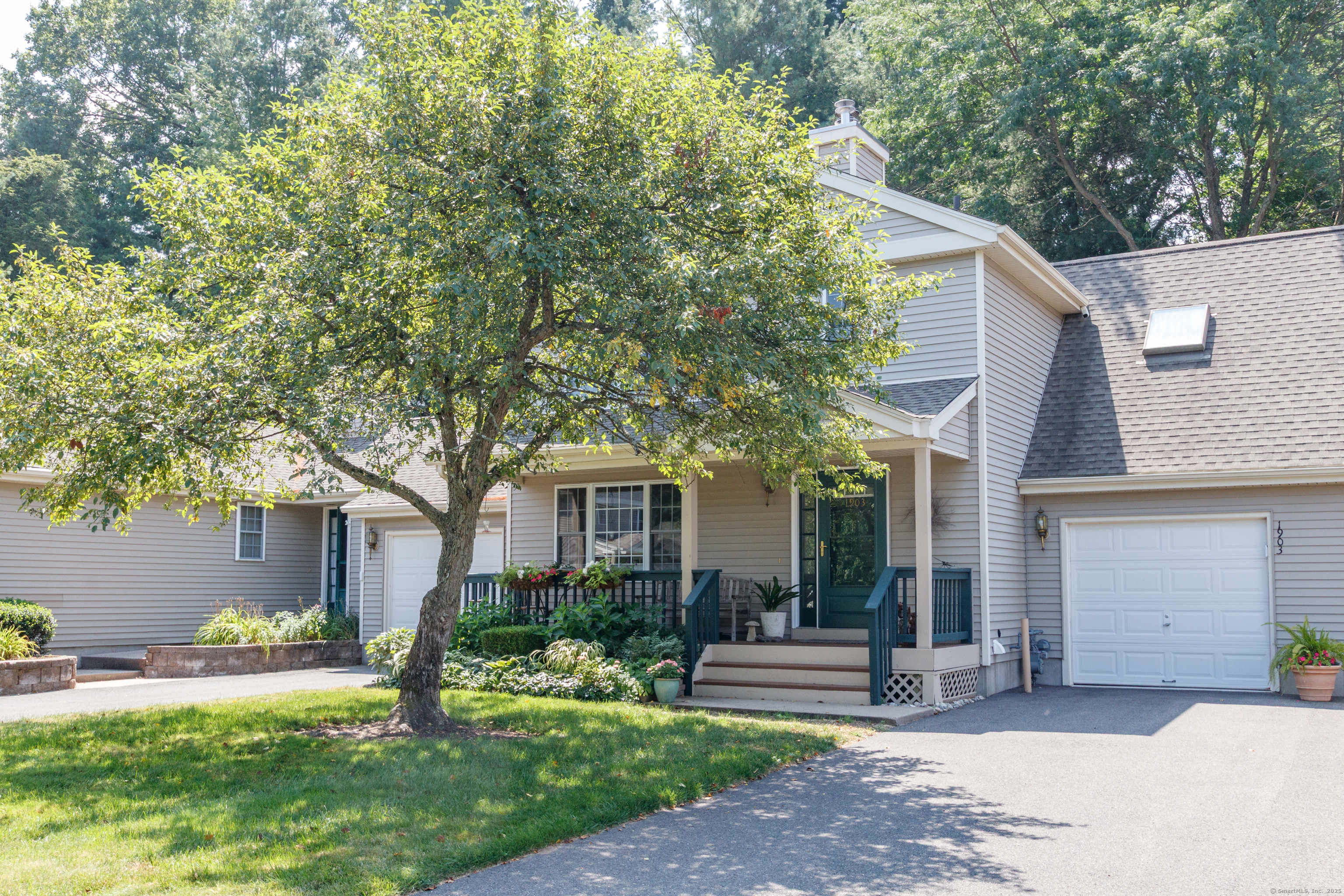 1903 Meadowview Drive 1903