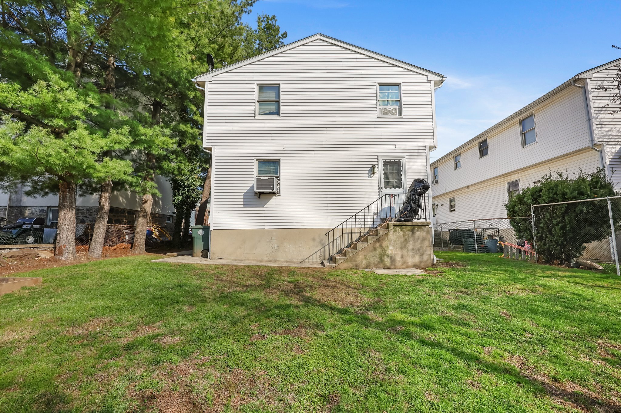 Port Chester, New York 10573, United States, 3 Bedrooms Bedrooms, ,2 BathroomsBathrooms,Residential,Active,242855