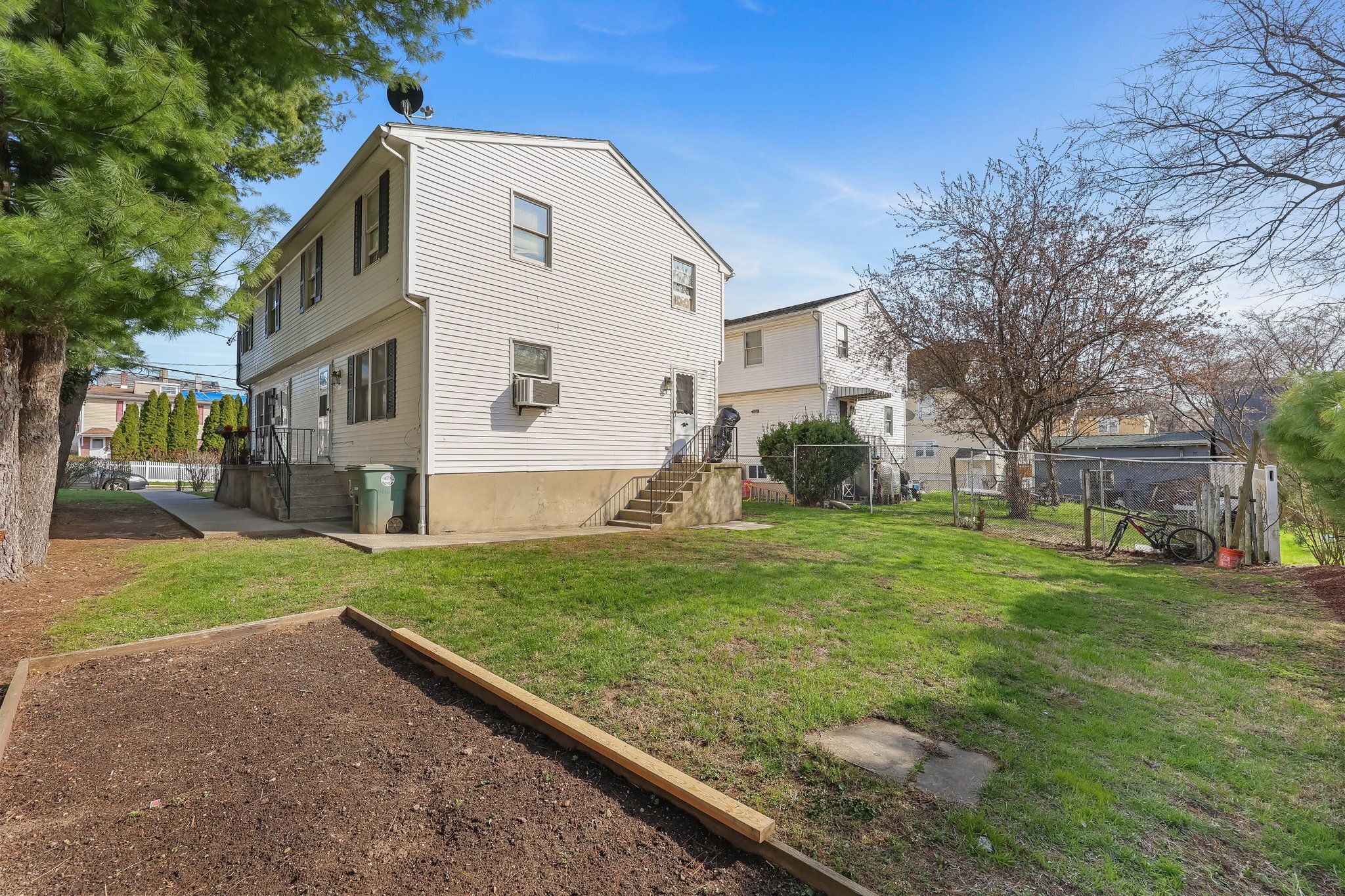 Port Chester, New York 10573, United States, 3 Bedrooms Bedrooms, ,2 BathroomsBathrooms,Residential,Active,242855