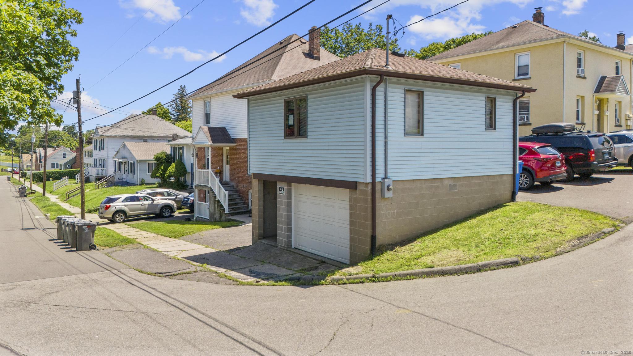 Bristol, Connecticut 06010, United States, 5 Bedrooms Bedrooms, ,3 BathroomsBathrooms,Residential,Active,155912