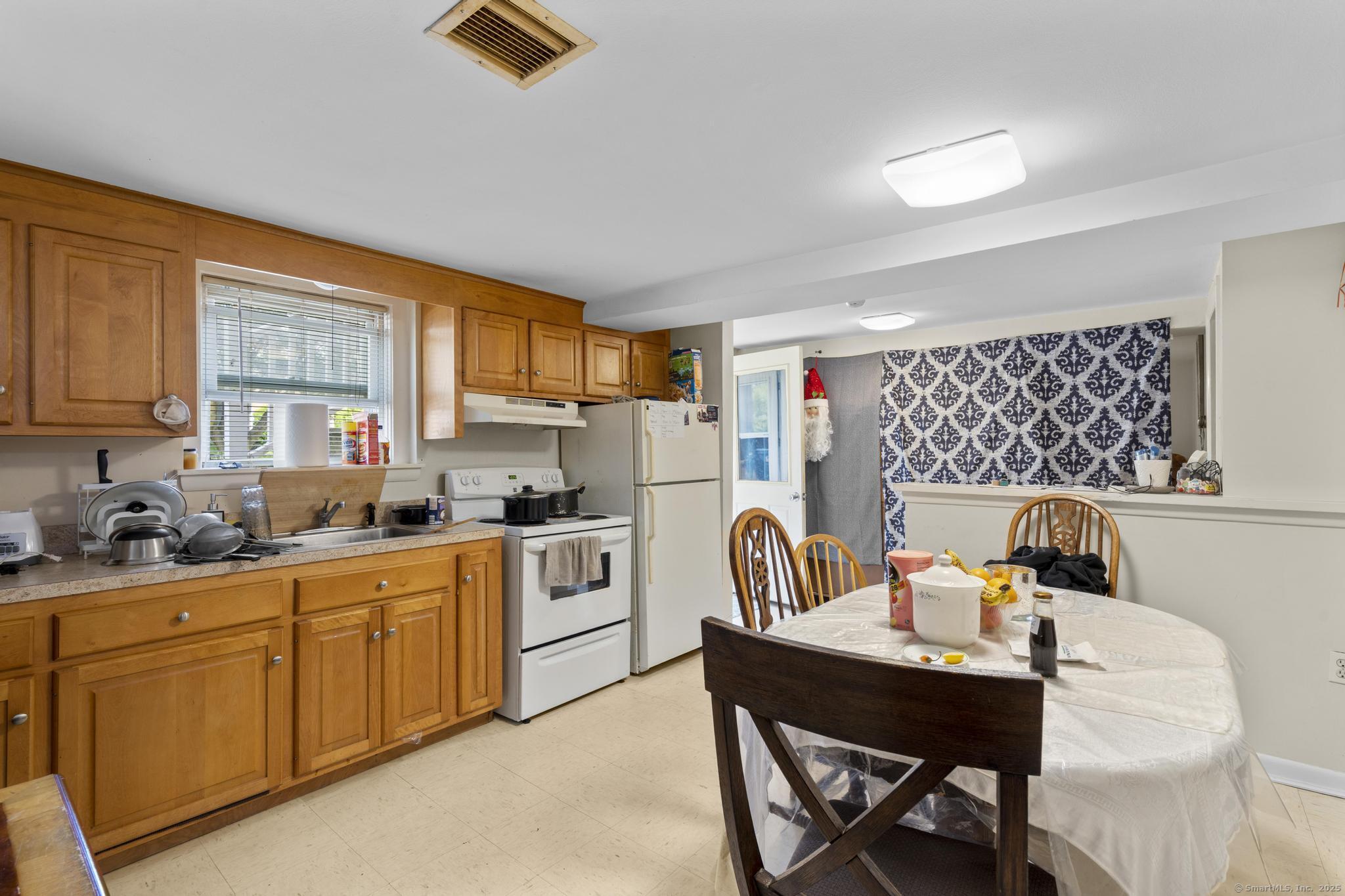 Bristol, Connecticut 06010, United States, 5 Bedrooms Bedrooms, ,3 BathroomsBathrooms,Residential,Active,155912