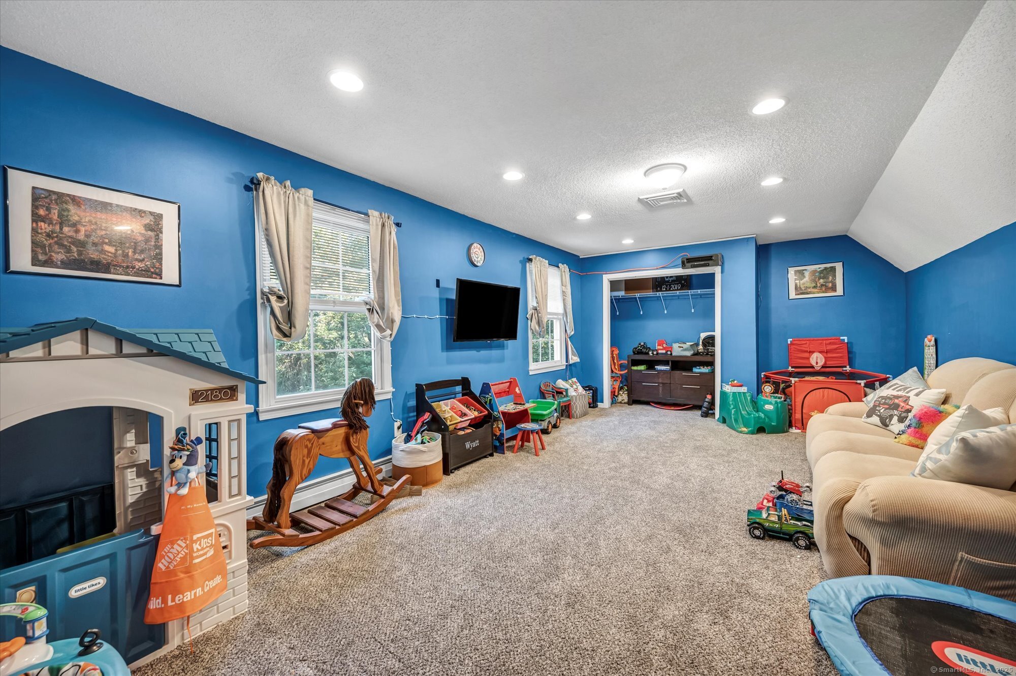 Bristol, Connecticut 06010, United States, 6 Bedrooms Bedrooms, ,4 BathroomsBathrooms,Residential,Active,191069