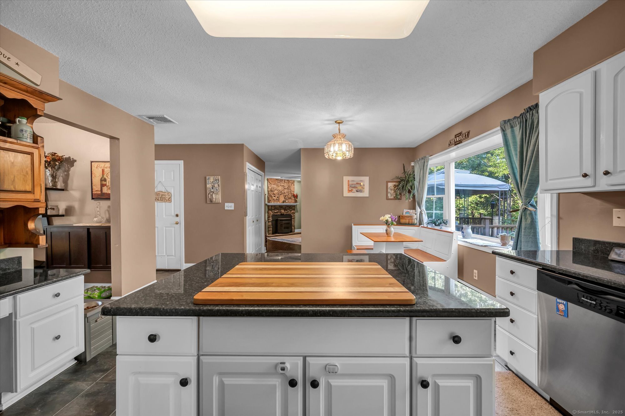 Bristol, Connecticut 06010, United States, 6 Bedrooms Bedrooms, ,4 BathroomsBathrooms,Residential,Active,191069