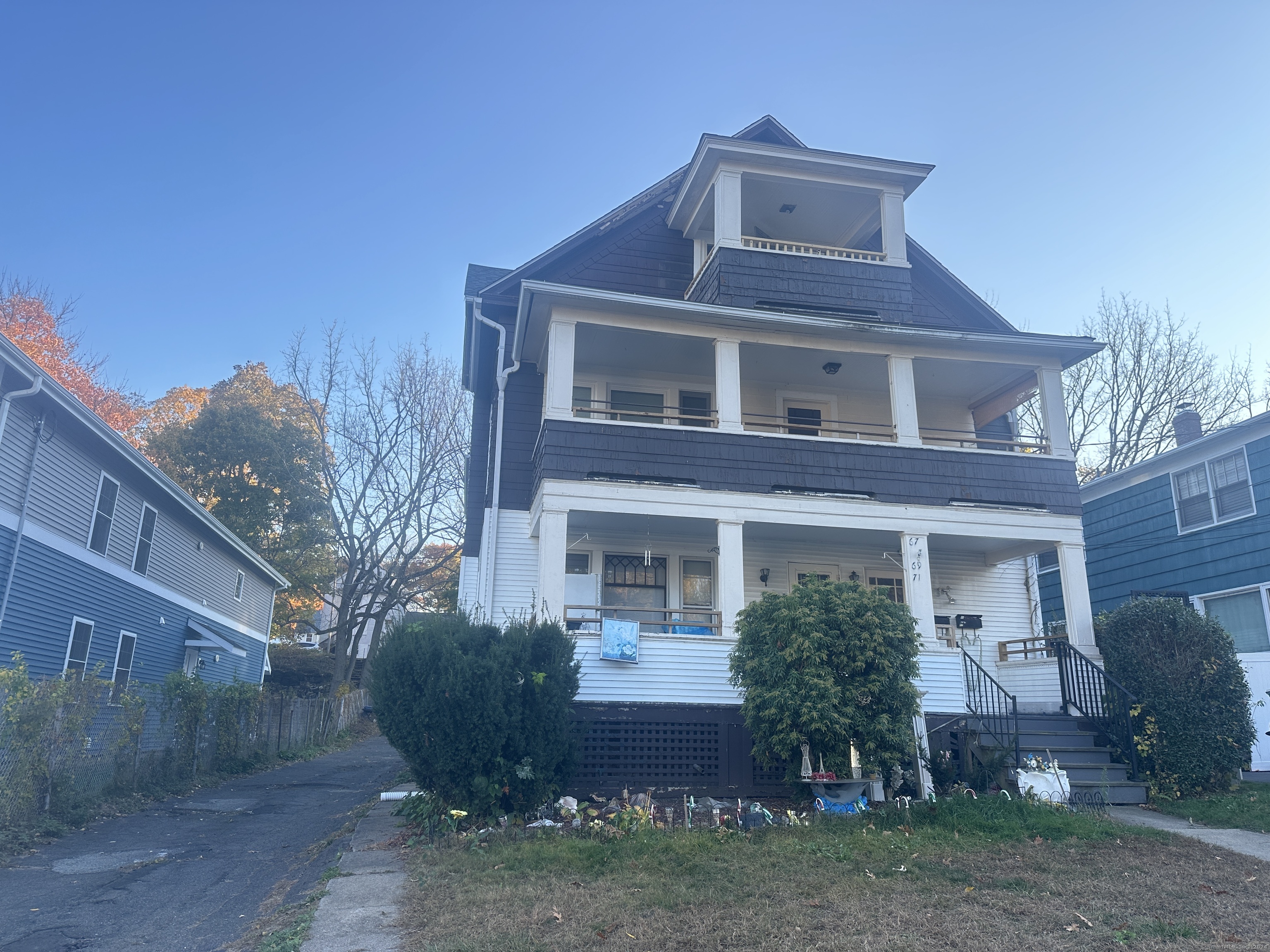 67 Gridley Street, Bristol, Connecticut - 3 Bedrooms  
1 Bathrooms  
5 Rooms - 