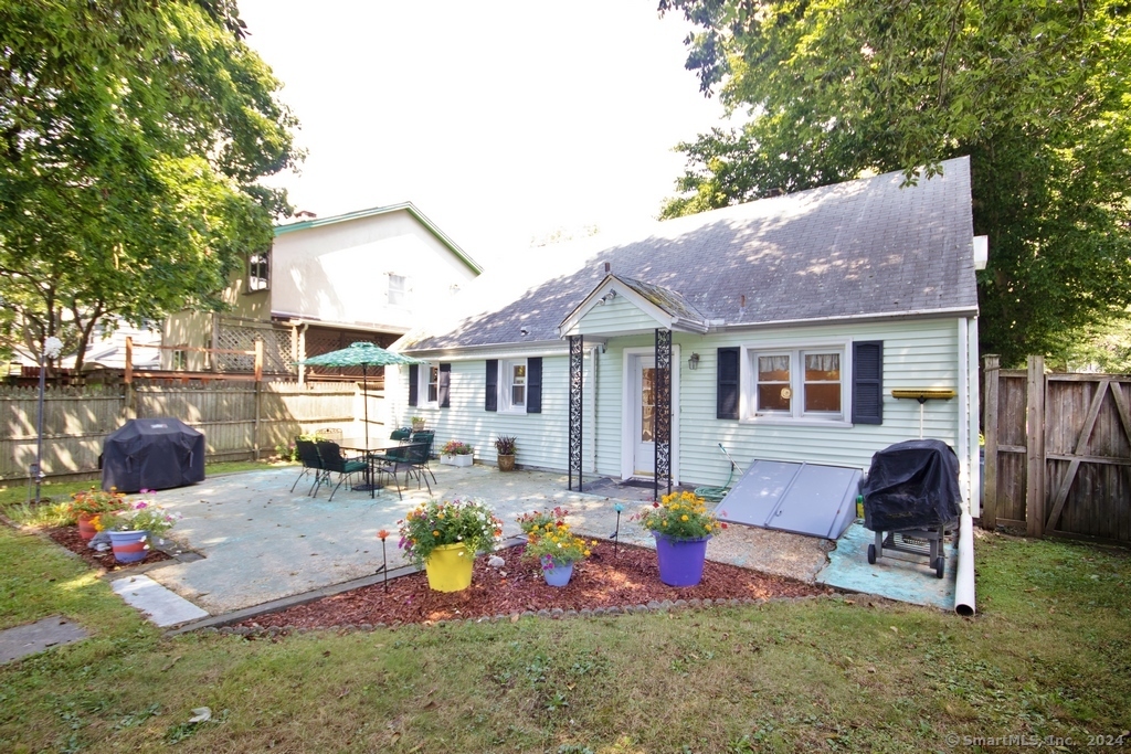 Photo 3 of 21 of 52 Terrace Avenue house