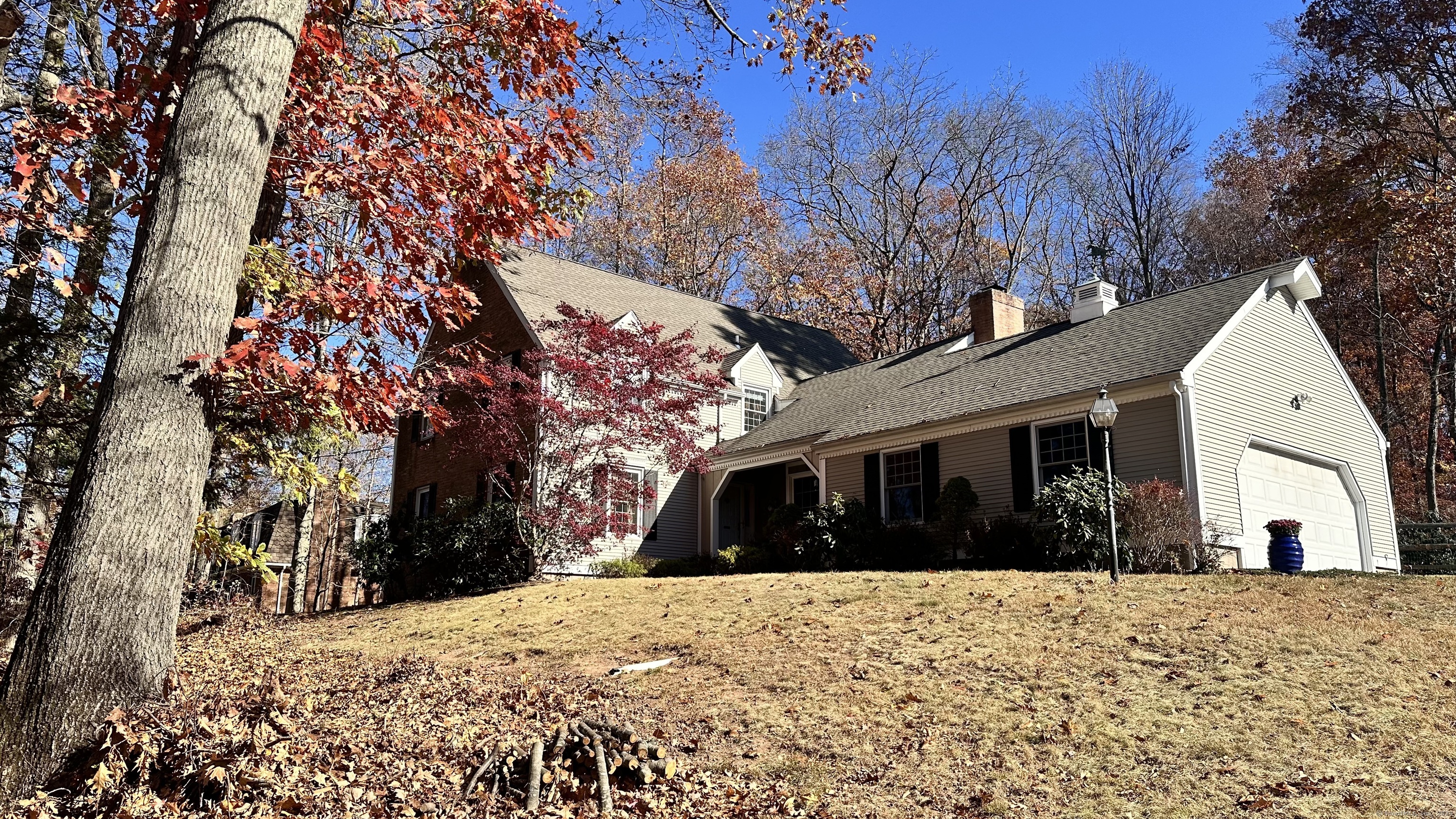 Property for Sale at Mountain Brook Road, North Haven, Connecticut - Bedrooms: 4 
Bathrooms: 3 
Rooms: 8  - $624,900