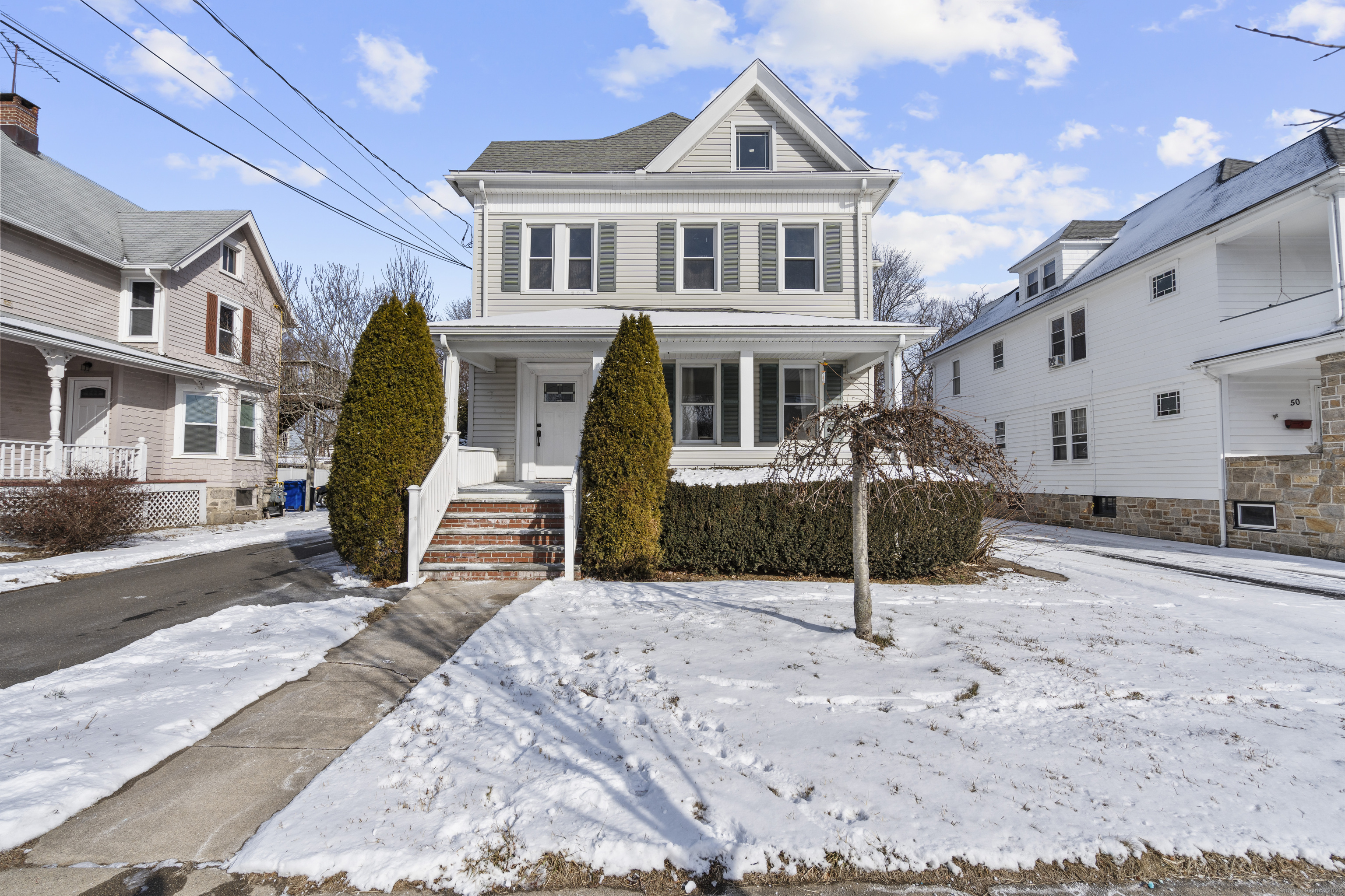 52 Wilton Avenue, Norwalk, Connecticut - 4 Bedrooms  
2 Bathrooms  
10 Rooms - 