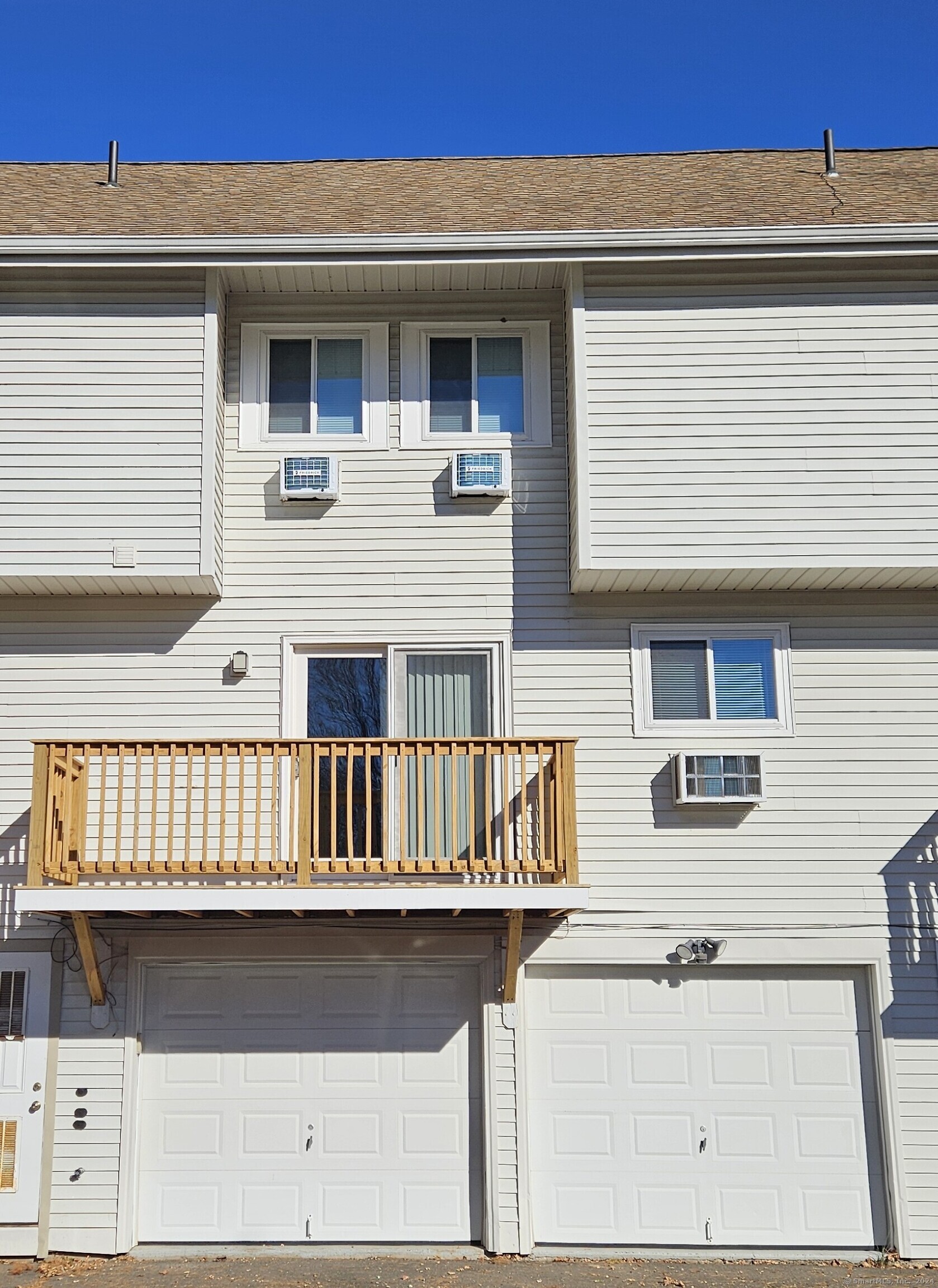 Rental Property at 1401 Farmington Avenue B, Farmington, Connecticut - Bedrooms: 3 
Bathrooms: 2 
Rooms: 5  - $2,500 MO.