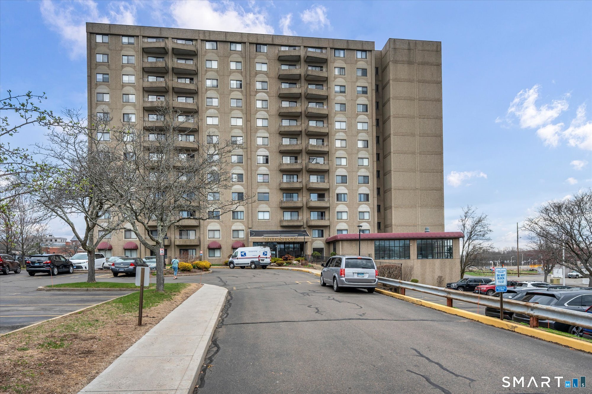 111 Dekoven Drive 908